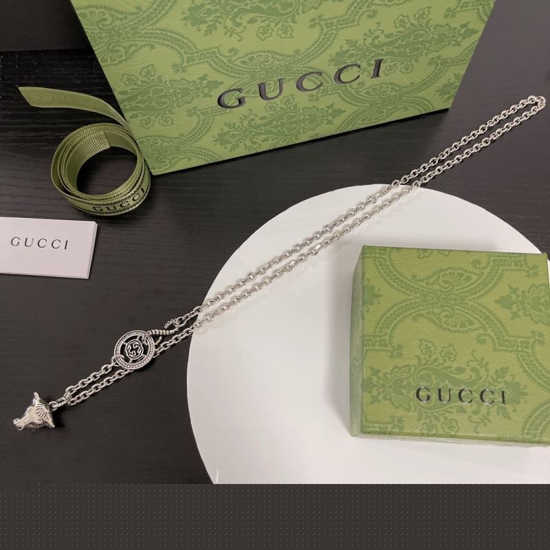 G*u*i necklaces